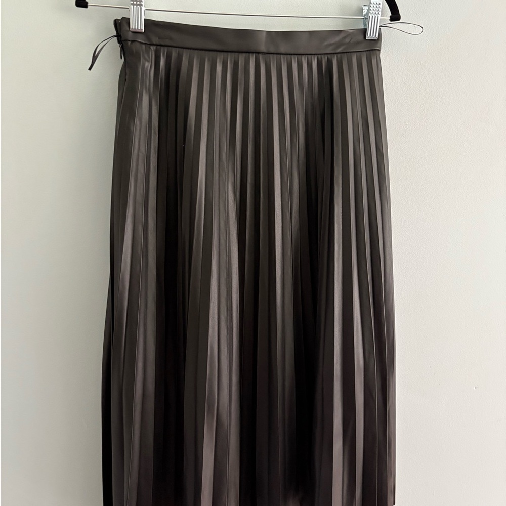 Bagatelle Black A-Line Pleated Skirt - Picture 13 of 13